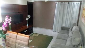 Deluxe Apartment, 3 Bedrooms | Living room