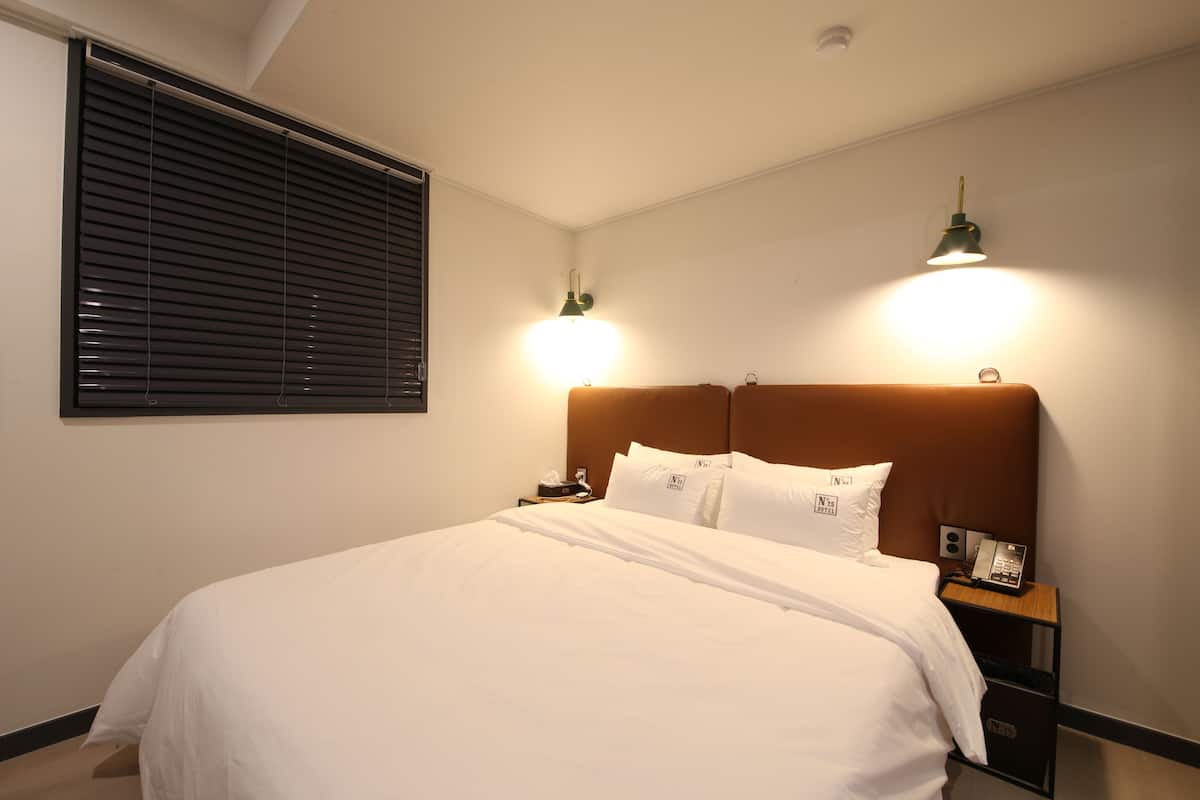 Habitación estándar doble (A) | Cortinas opacas, sistema de insonorización, wifi gratis y ropa de cama
