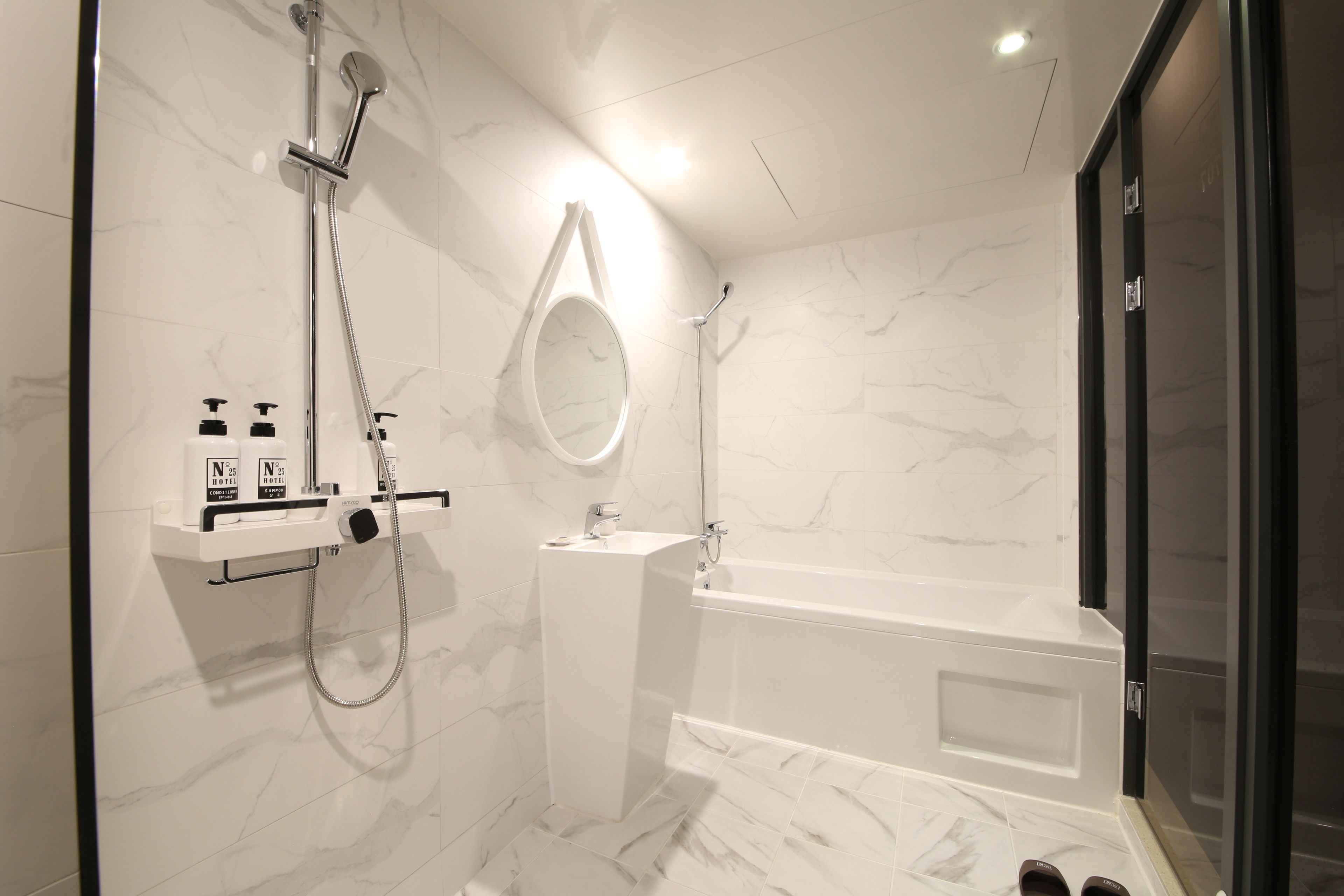 d deluxe twin room | bathroom | free toiletries, hair dryer, towels