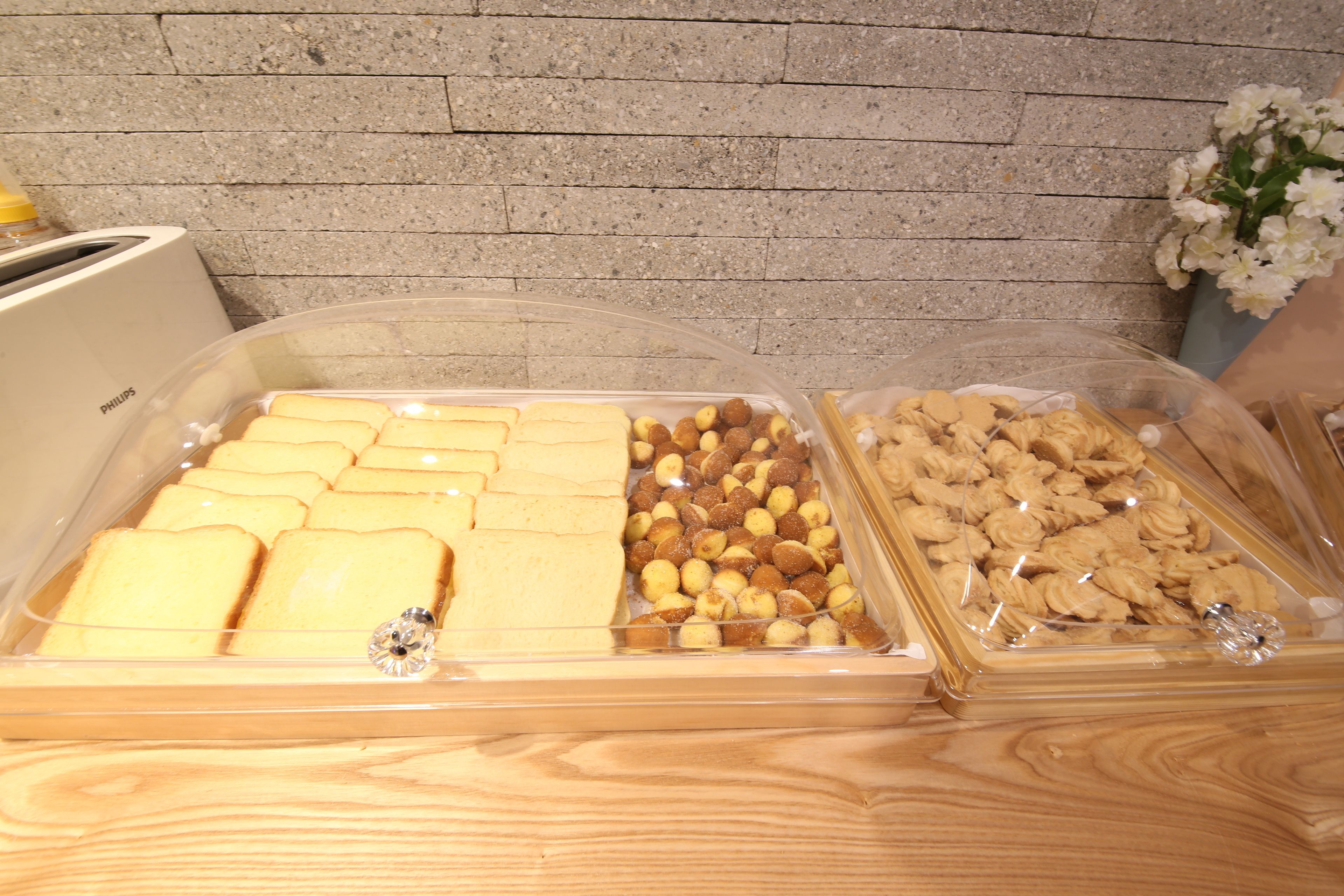 free daily continental breakfast