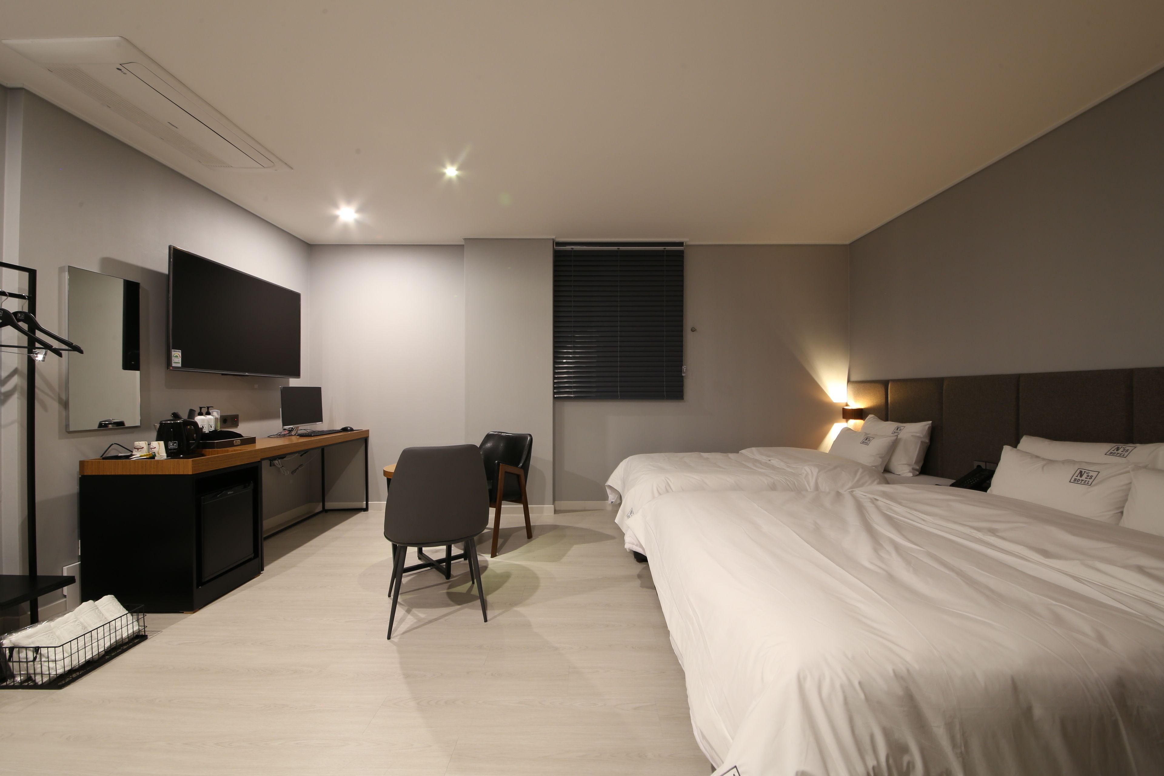 d deluxe twin room | blackout curtains, free wifi, bed sheets