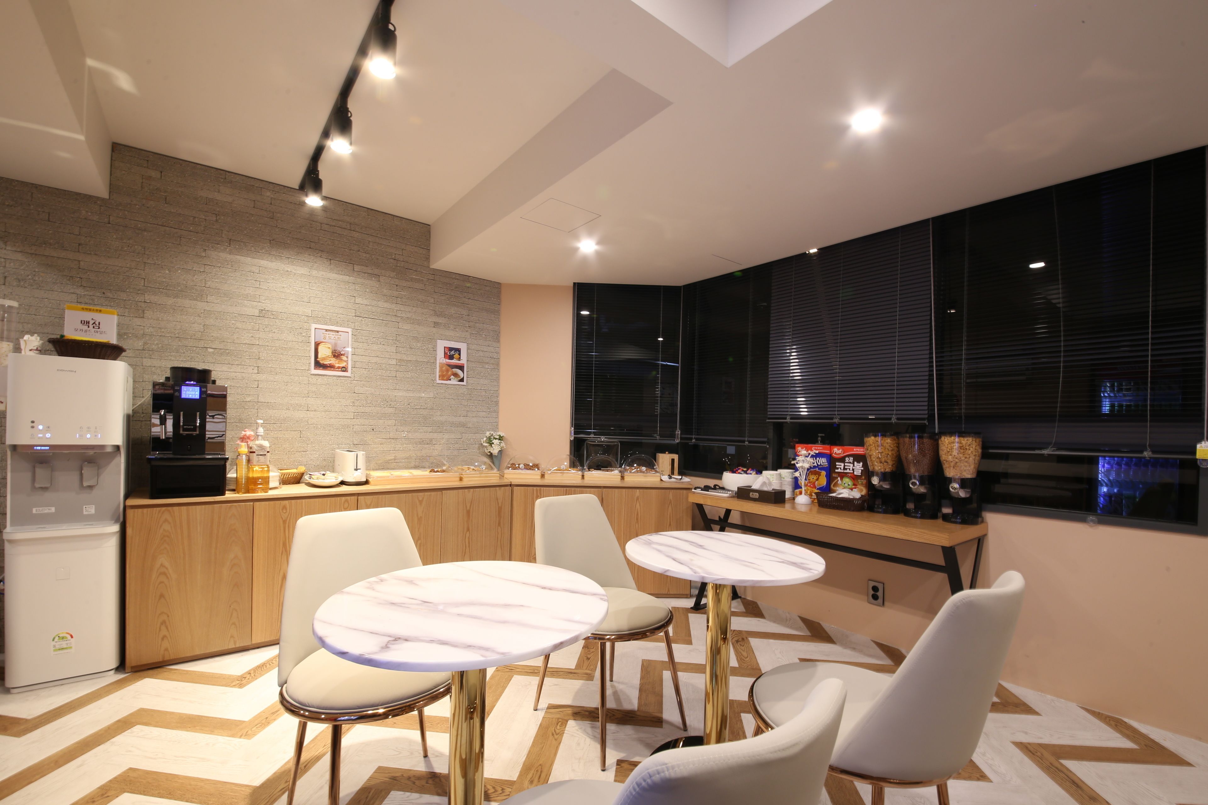 free daily continental breakfast