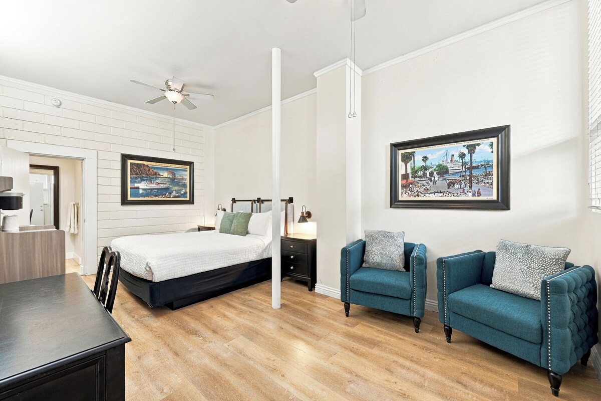 Family Double Room, Multiple Beds, Courtyard View | Hypo-allergenic bedding available, WiFi (free), bed sheets