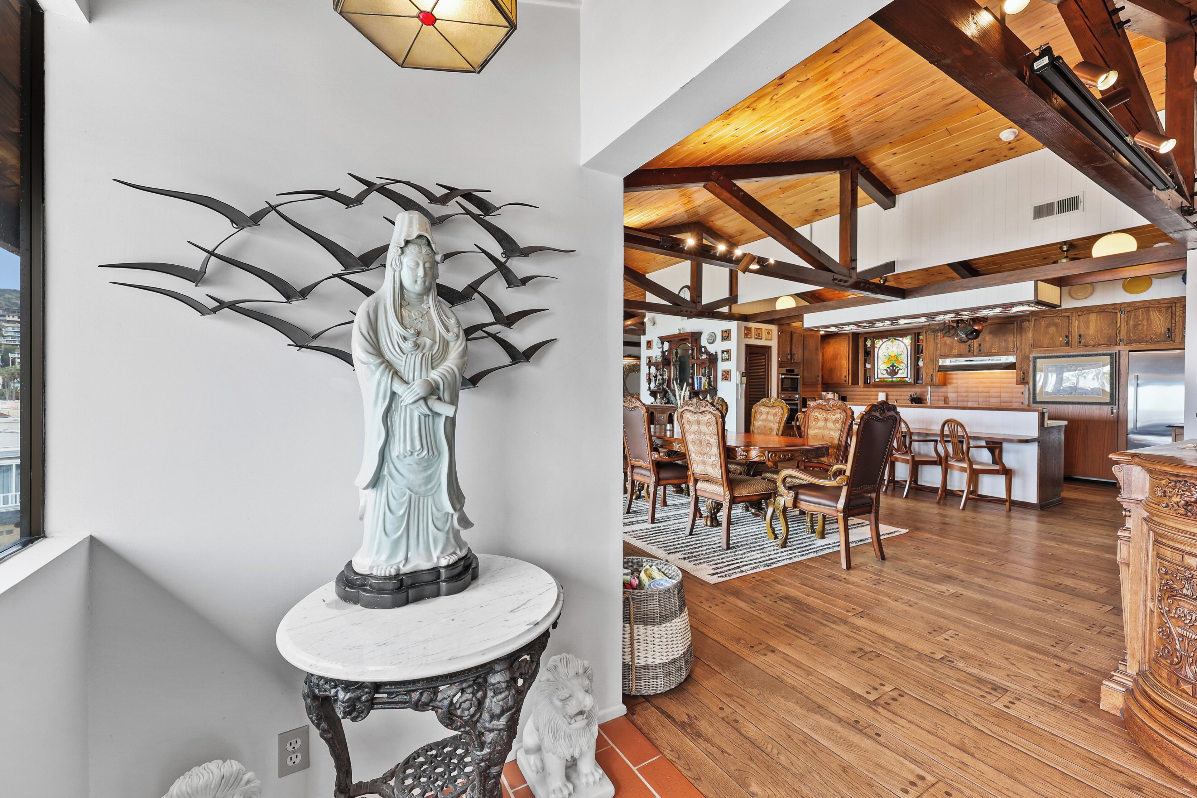 panoramic penthouse, multiple beds, bay view | living area | 55-inch led tv with cable channels, tv