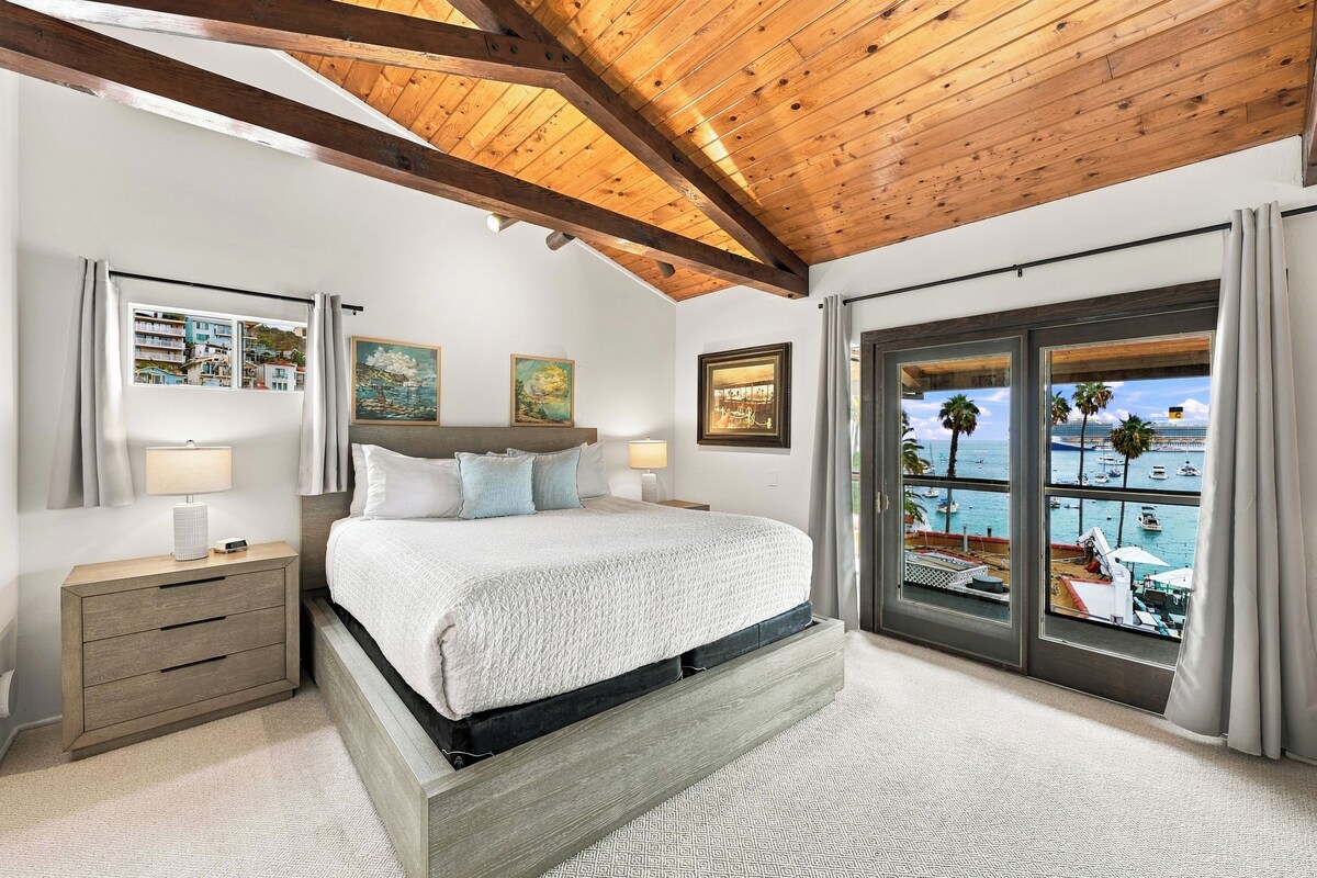 Panoramic Penthouse, Multiple Beds, Bay View | Hypo-allergenic bedding available, WiFi (free), bed sheets