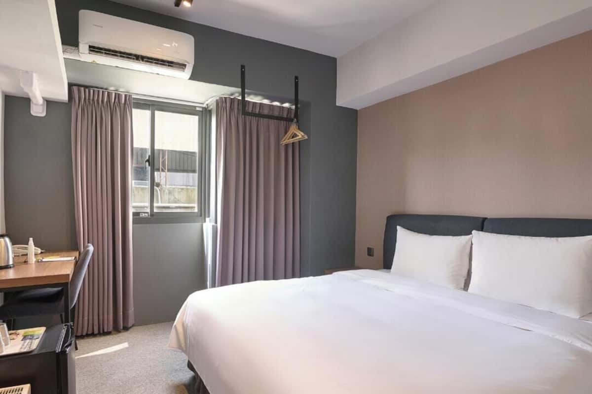 Superior Double Room | Desk, laptop workspace, blackout drapes, soundproofing