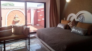 Penthouse | Hochwertige Bettwaren, Pillowtop-Betten, Zimmersafe