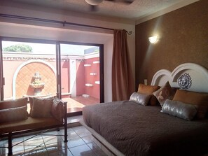 Premium bedding, pillowtop beds, in-room safe, individually decorated - Hotel Boutique La Josefina - Adults Only (Playa del Carmen)