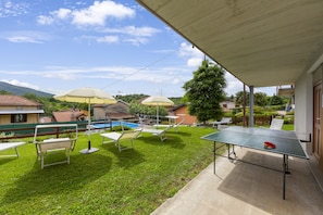 屋外ダイニングエリア