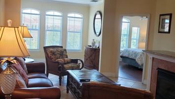 Smart TV, fireplace