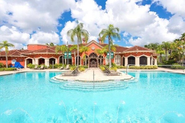 Outdoor pool - ***  2 bd, 2 bath  Luxury 5 star Italian  Resort, on the hedge of the  Tampa Bay (Clearwater)