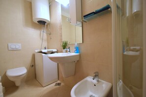 อพาร์ทเมนท์, 2 ห้องนอน | ห้องน้ำ | ฝักบัว, ไดร์เป่าผม, โถสุขภัณฑ์แบบบิเดท์, ผ้าเช็ดตัว