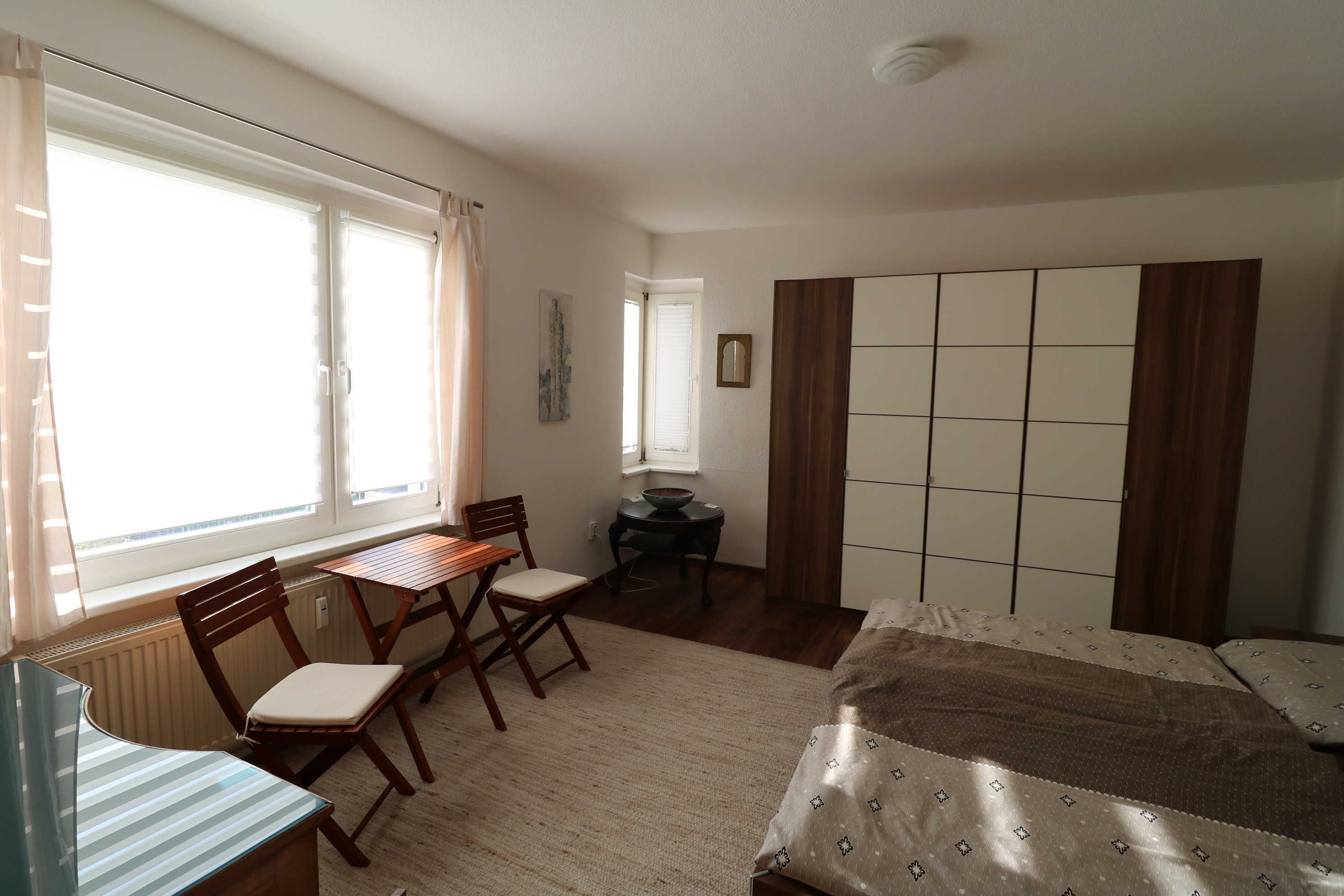 3 bedrooms, desk, travel cot, WiFi