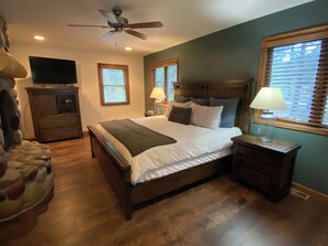 4 quartos, ferros/tábuas de passar roupa, berço de viagem