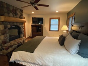 4 bedrooms, iron/ironing board, travel cot, free WiFi