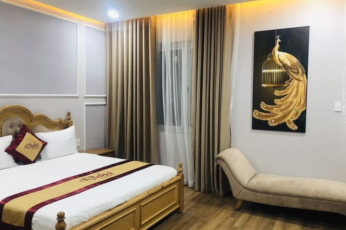 superior room, 1 king bed | premium bedding, down duvets, select comfort beds, in-room safe