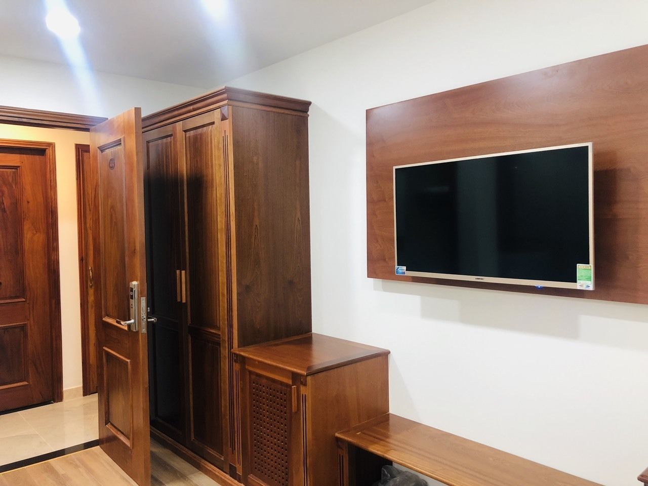 premium bedding, down duvets, select comfort beds, in-room safe