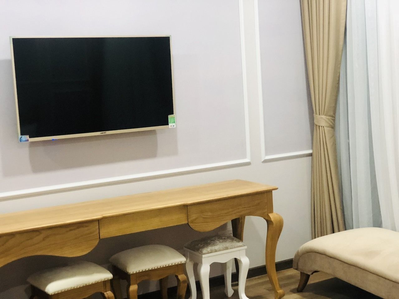 superior room, 1 king bed | premium bedding, down duvets, select comfort beds, in-room safe