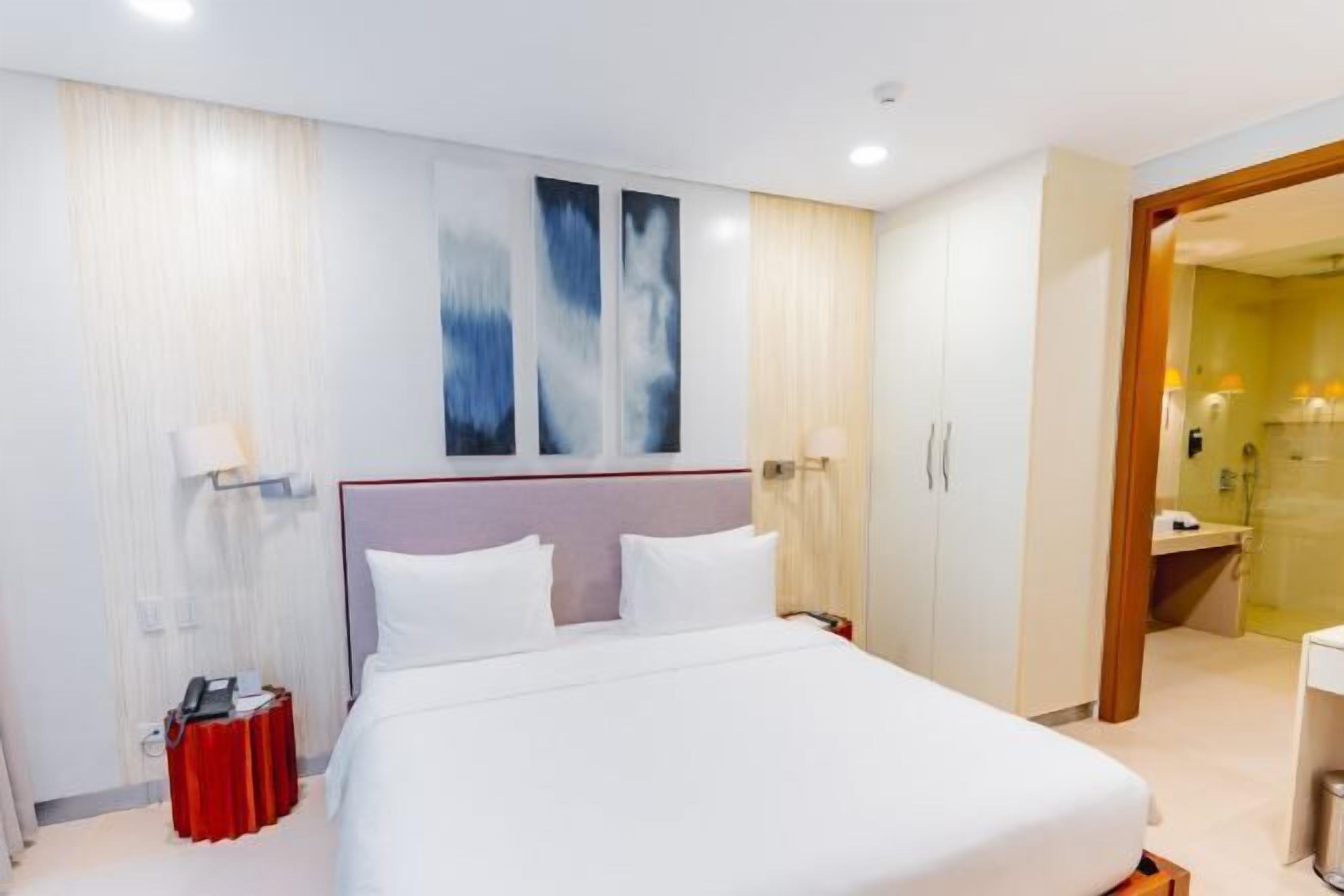 Sengetøy av topp kvalitet, safe på rommet og individuelt dekorert