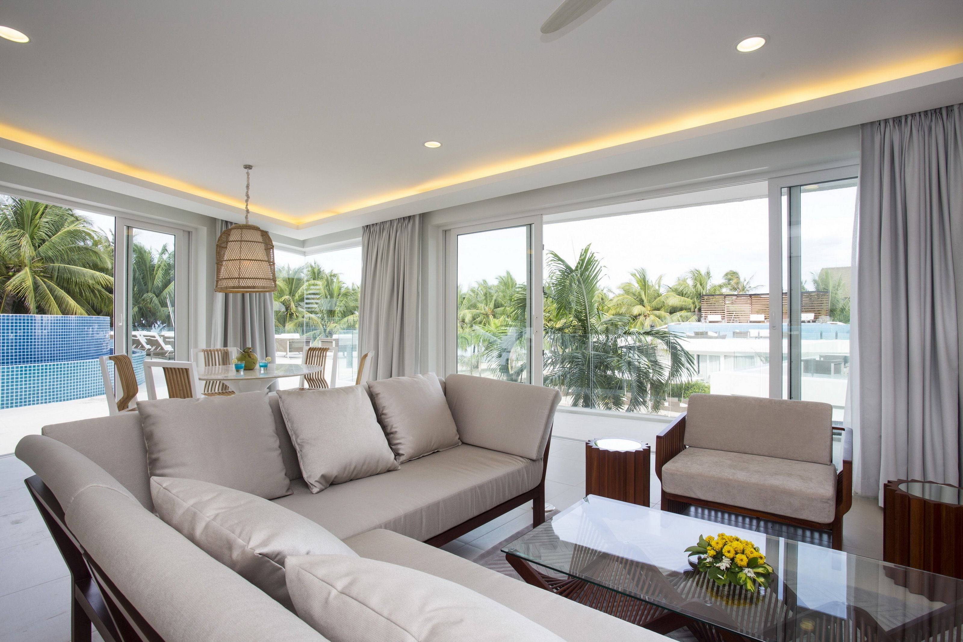 Presidential Suite (Miami Four Bedroom Sea View) | Living room | 43-inch flat-screen TV with cable channels, TV