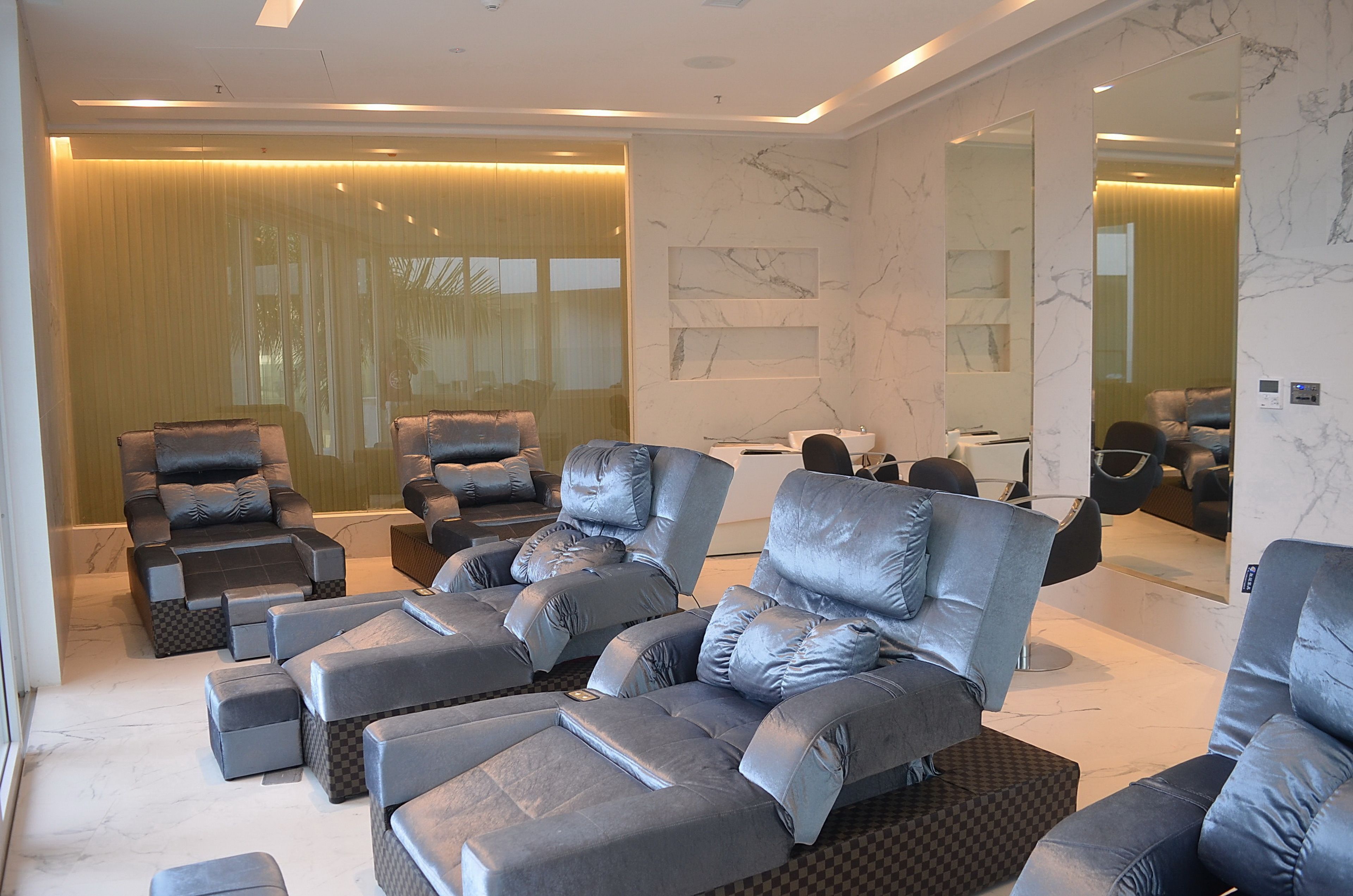 4 treatment rooms, massages