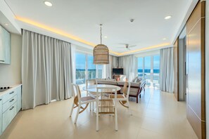 Premier One Bedroom Suite Pool View | In-room dining