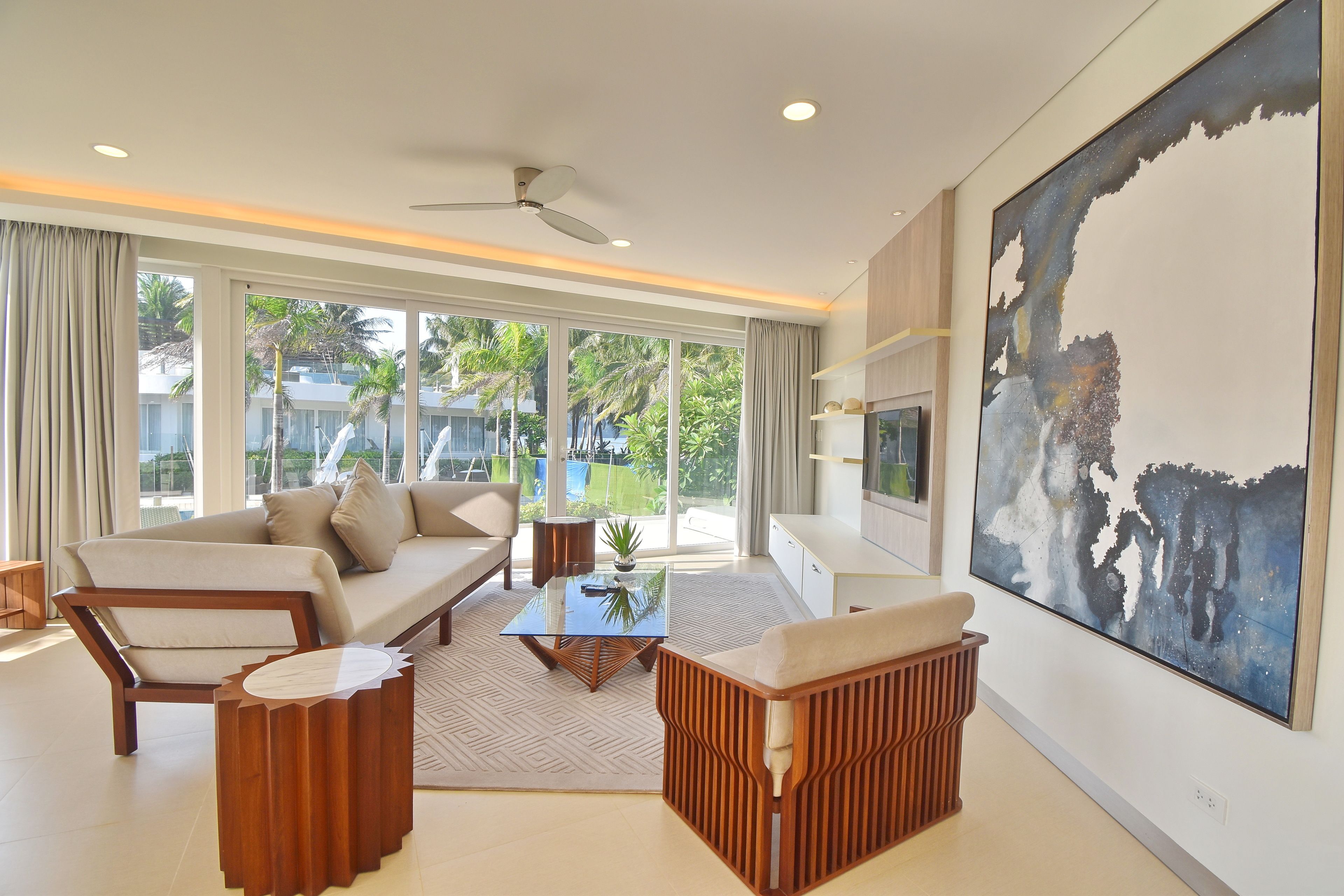 premier suite (two bedroom pool view) | living area | 43-inch flat-screen tv with cable channels, tv