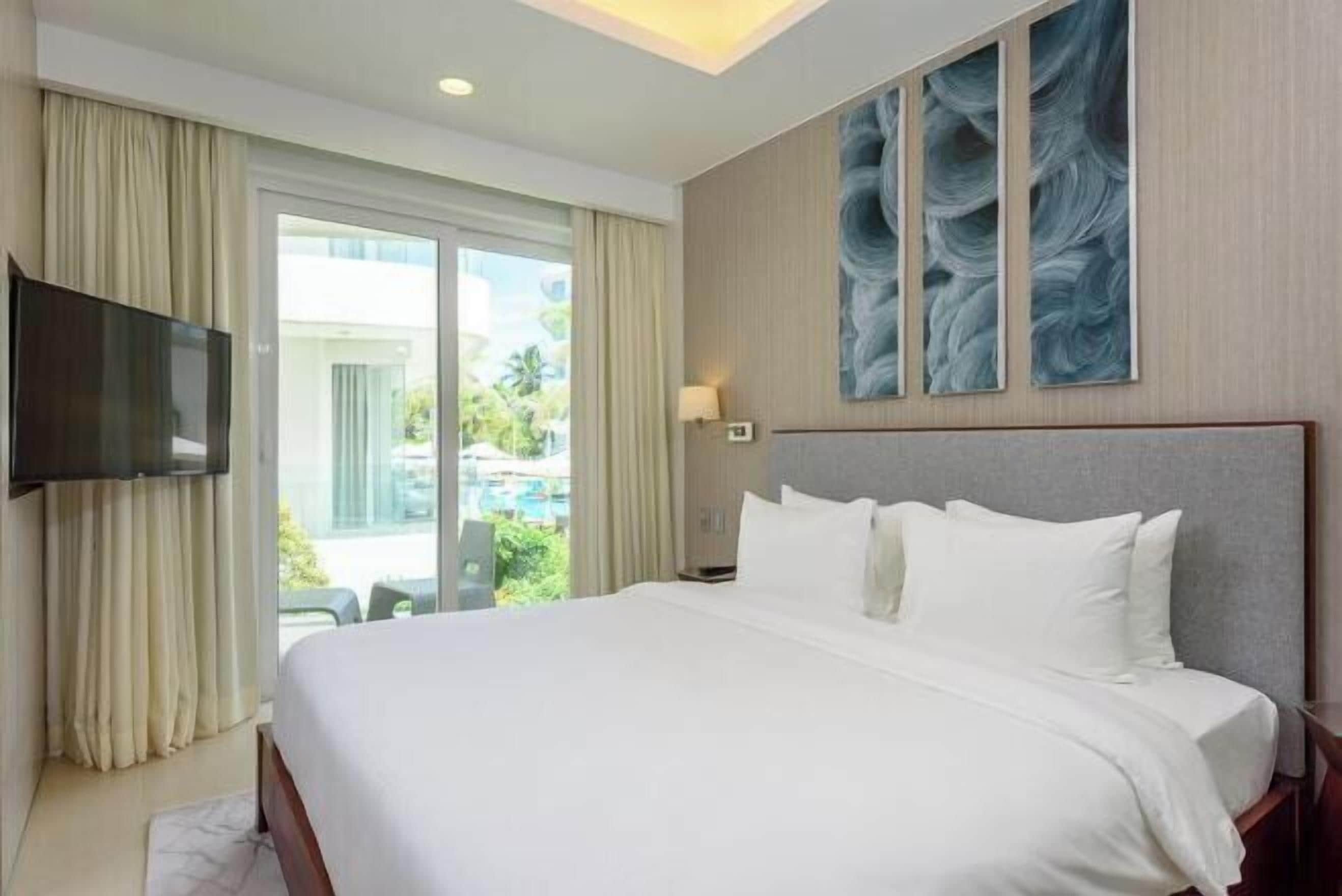 Sengetøy av topp kvalitet, safe på rommet og individuelt dekorert