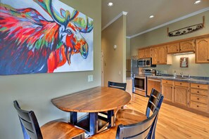 Dining - Lincoln Family Condo: 2 Mi to Loon Mountain Resort (Lincoln)