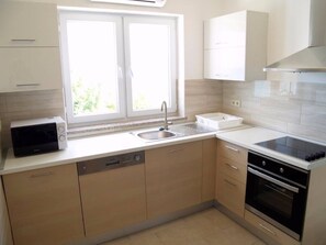 Fridge, microwave, oven, dishwasher - Apartment in Preko with Terrace, Air condition, WIFI, Washing machine (4568-3) (Preko)