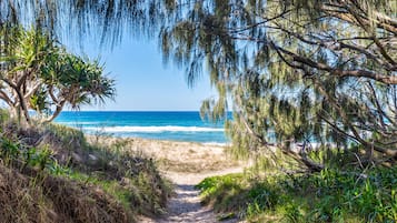 Beach nearby, sun-loungers, beach towels