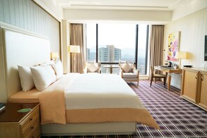 Premium bedding, down duvets, minibar, in-room safe - Mingzuo Hotel Zhongshan (Zhongshan)