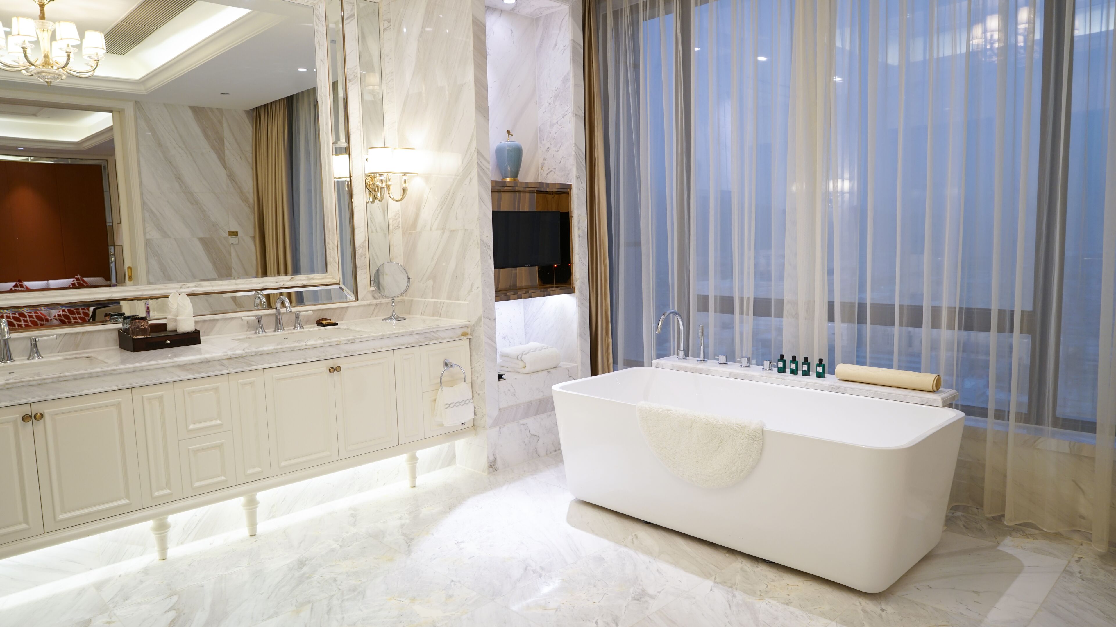 presidential suite | bathroom | shower, rainfall showerhead, free toiletries, hair dryer