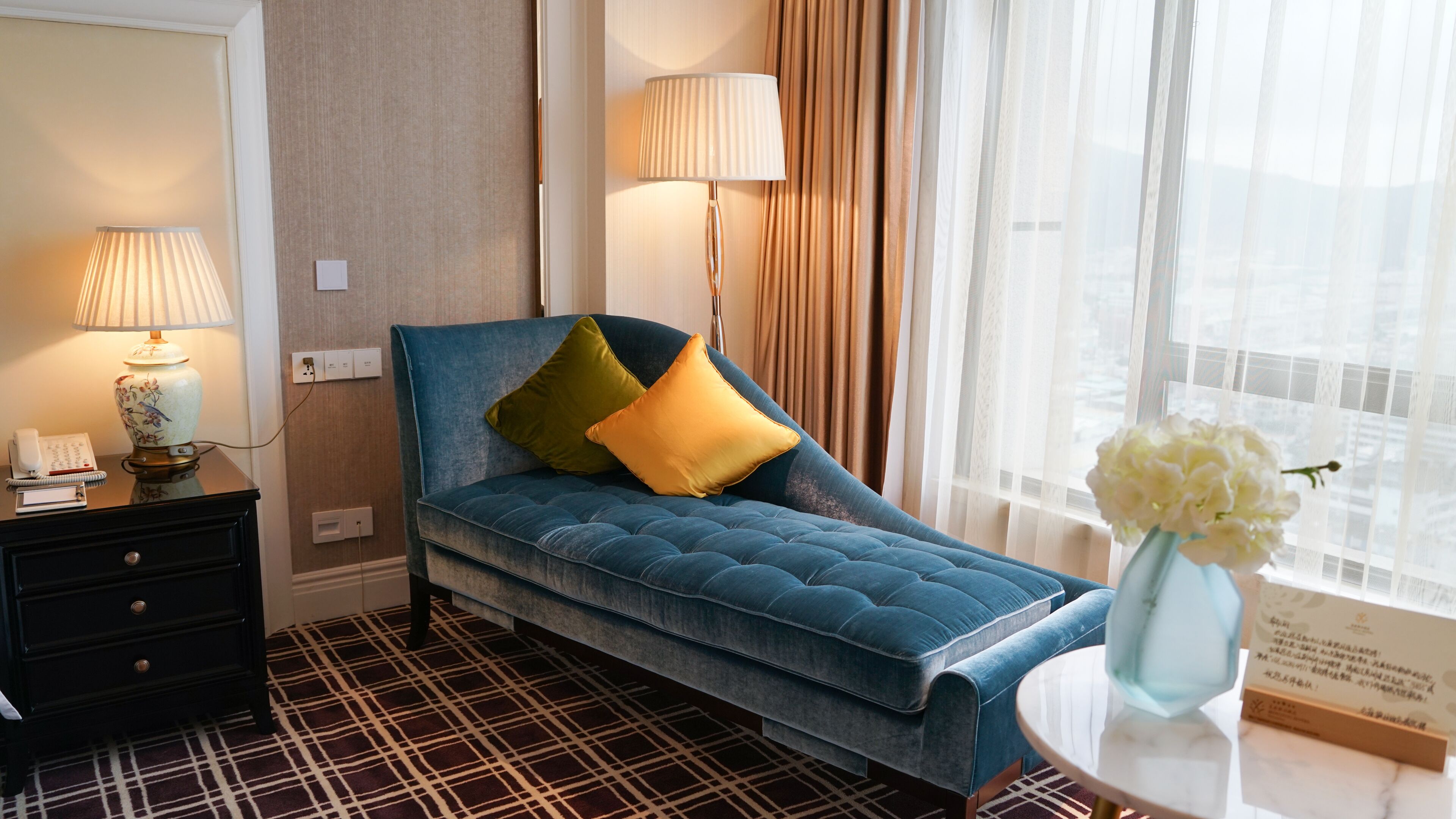 executive room, 1 king bed | premium bedding, down duvets, minibar, in-room safe
