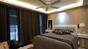 In-room safe, iron/ironing board, WiFi, bed sheets