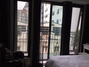 In-room safe, iron/ironing board, WiFi, bed sheets