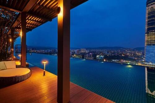 2 outdoor pools