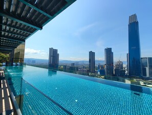 2 outdoor pools
