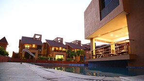 Outdoor pool - Pride Resort & Convention Centre (Padadhari)