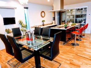 Talo (Private Vacation Home) | Työpöytä, pimennysverhot, äänieristys, silitysrauta/-lauta