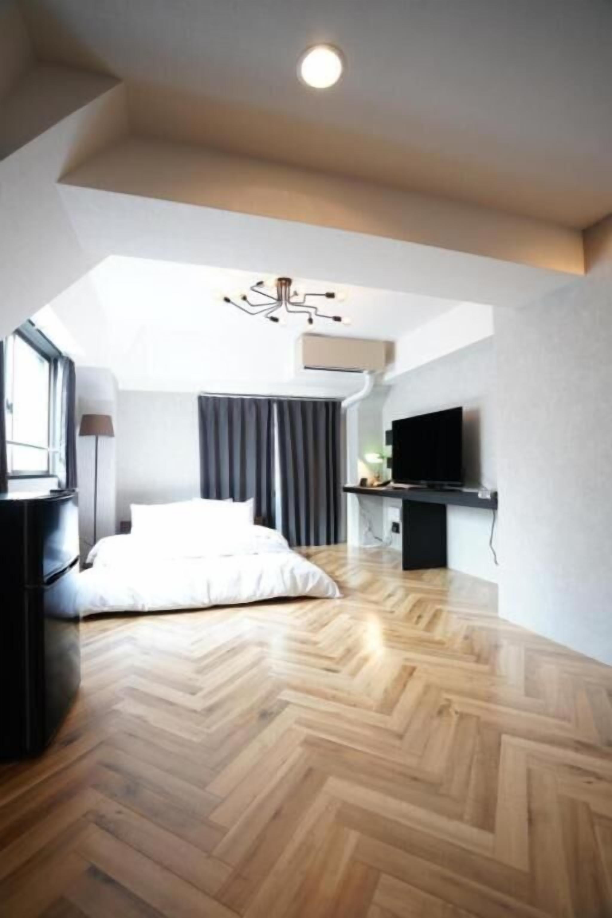 1 bedroom, desk, laptop workspace, bed sheets