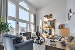 Smart-tv, eldstad, tv-spel och dvd-spelare