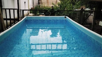 Kolam renang kanak-kanak