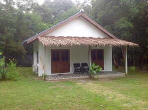 In-room safe, cots/infant beds, rollaway beds, free WiFi - Papillon Bungalows (Ko Lanta)