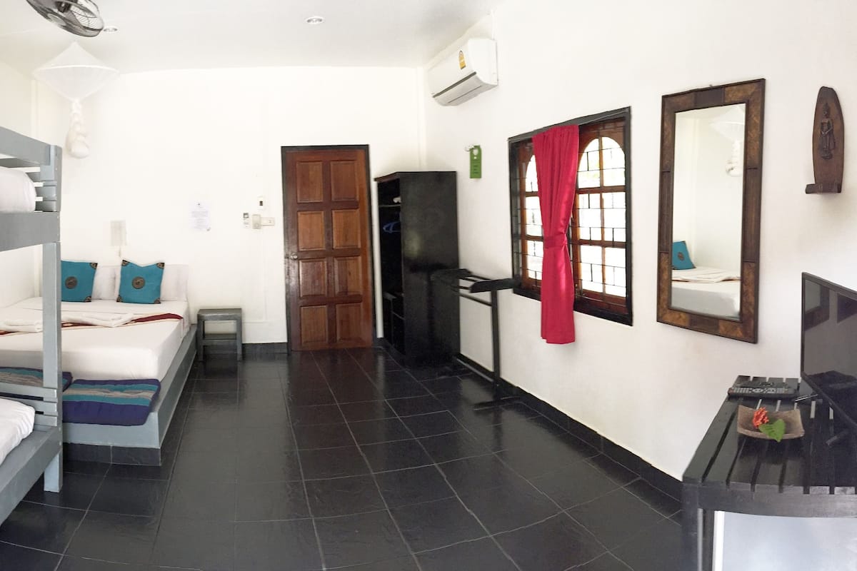 Family Room | In-room safe, cribs (surcharge), rollaway beds (surcharge), WiFi (free)