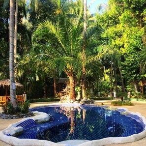 Outdoor pool, sun loungers - Papillon Bungalows (Ko Lanta)
