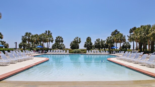 Outdoor pool - Shorewood 439 (Hilton Head Island)