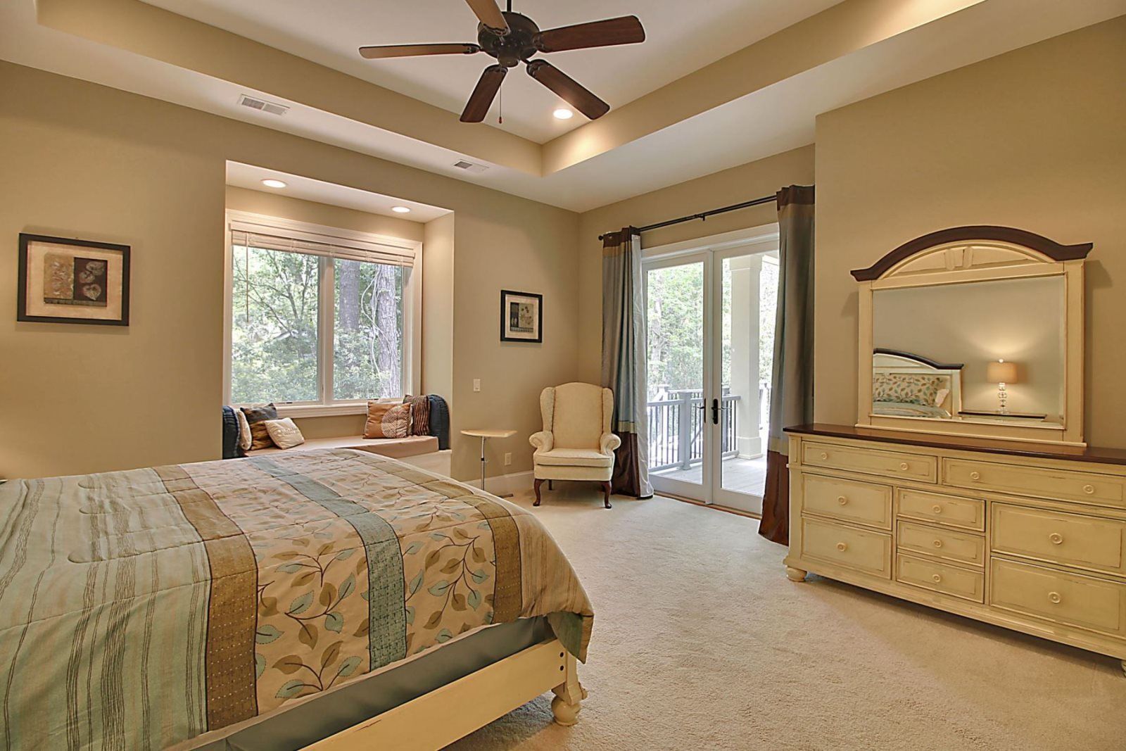 5 bedrooms, desk, free WiFi