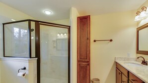 Bathroom - Bradley Circle 9 (Hilton Head Island)