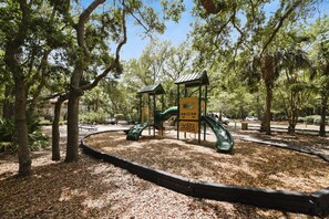Children’s play area – outdoor